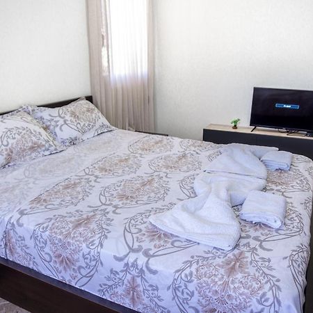 City Center Two Private Bedrooms Near Scanderbeg Square On Shared Apartment Тирана Екстер'єр фото