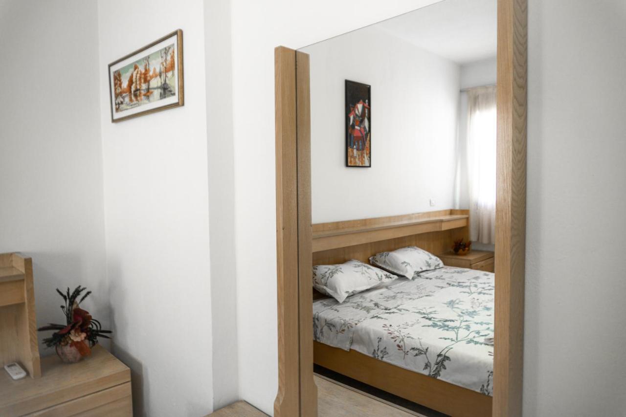 City Center Two Private Bedrooms Near Scanderbeg Square On Shared Apartment Тирана Екстер'єр фото