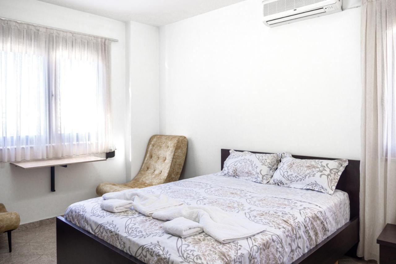 City Center Two Private Bedrooms Near Scanderbeg Square On Shared Apartment Тирана Екстер'єр фото