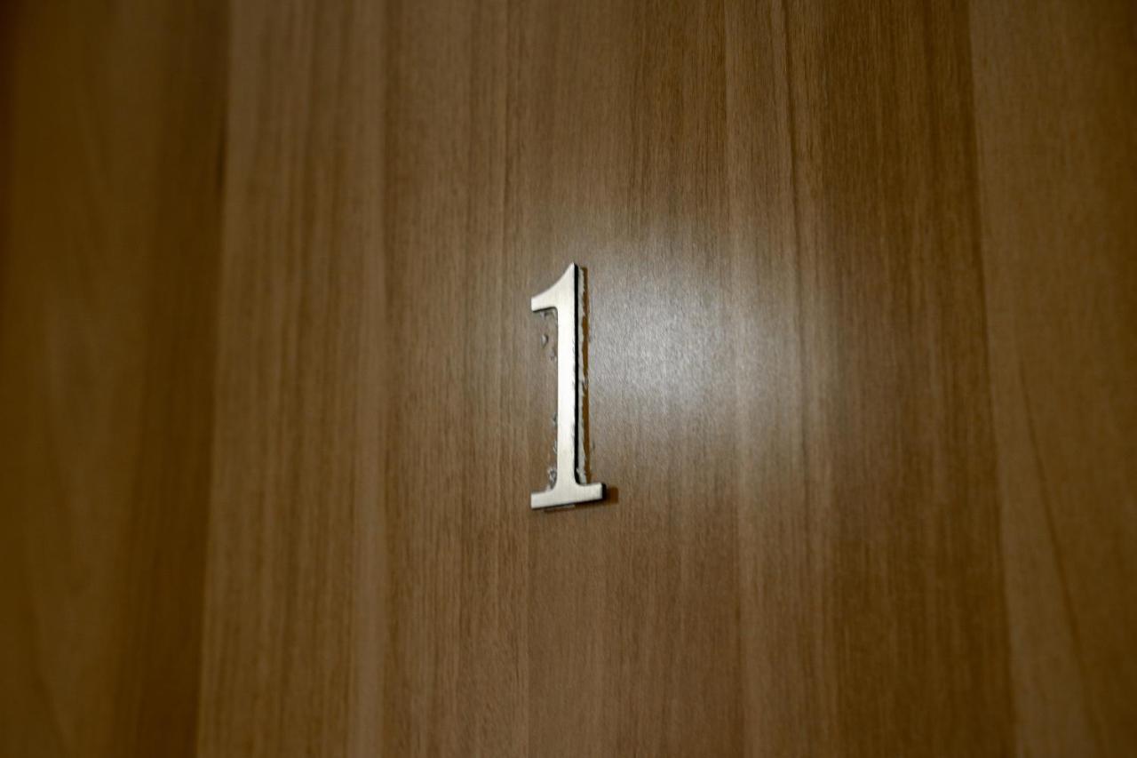 City Center Two Private Bedrooms Near Scanderbeg Square On Shared Apartment Тирана Екстер'єр фото