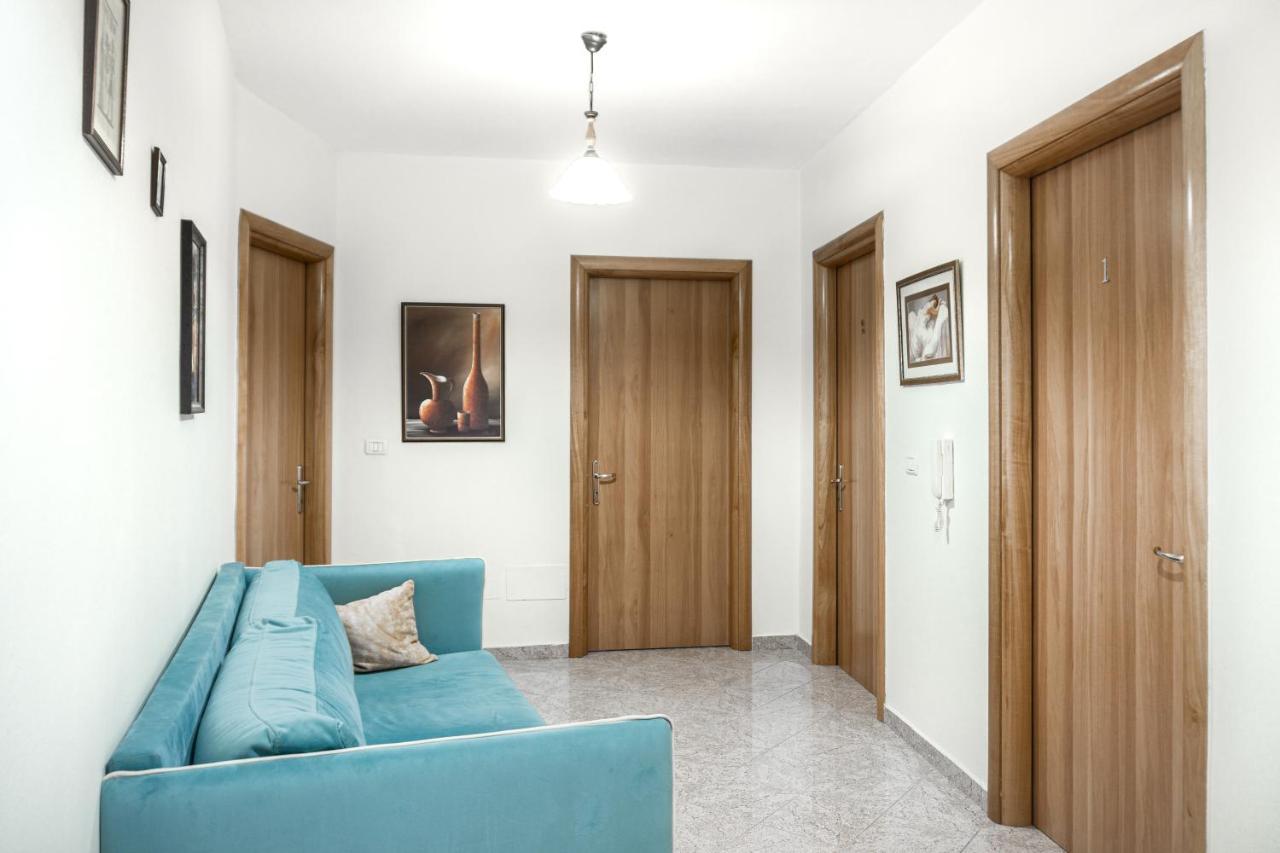 City Center Two Private Bedrooms Near Scanderbeg Square On Shared Apartment Тирана Екстер'єр фото
