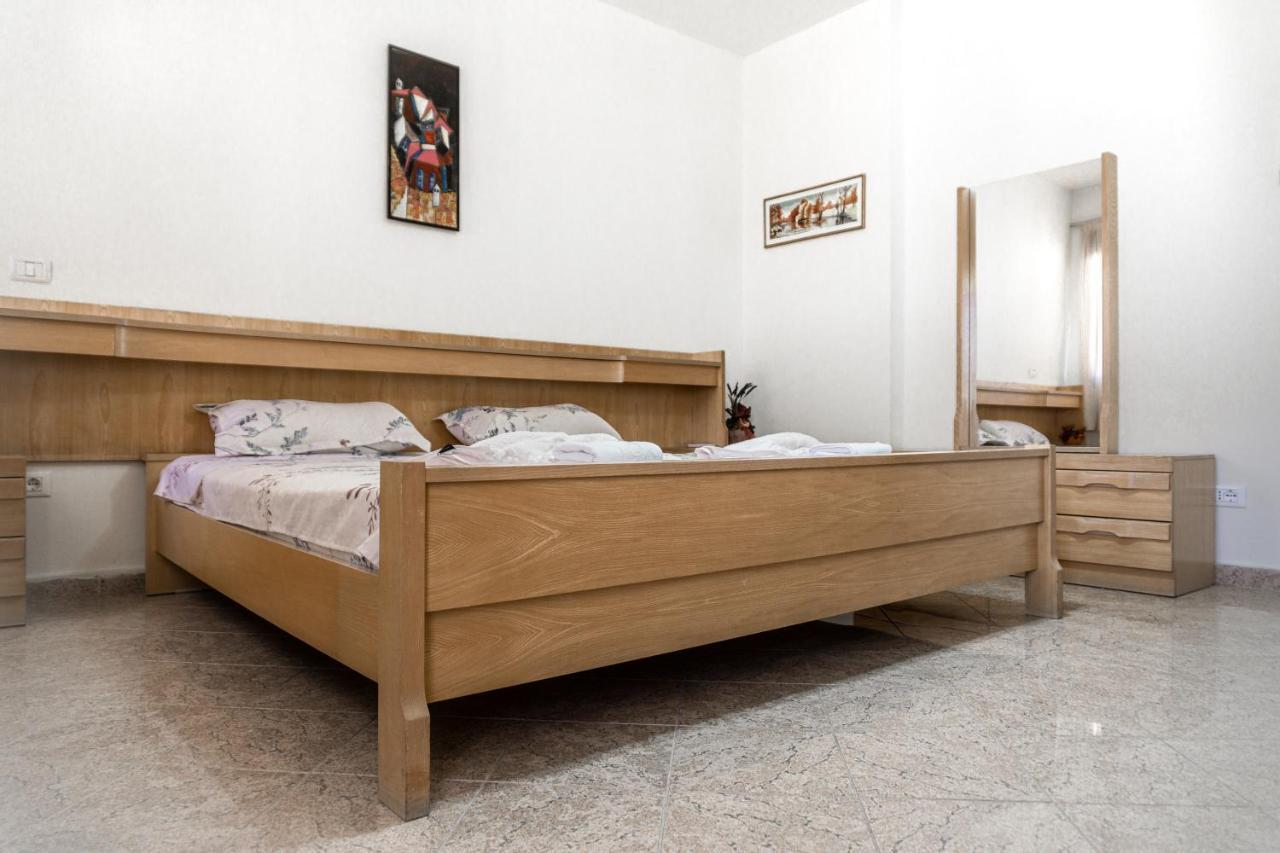 City Center Two Private Bedrooms Near Scanderbeg Square On Shared Apartment Тирана Екстер'єр фото