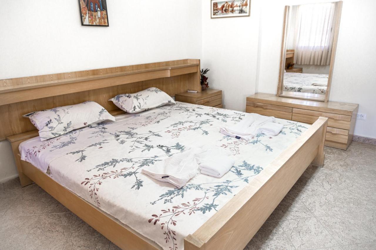 City Center Two Private Bedrooms Near Scanderbeg Square On Shared Apartment Тирана Екстер'єр фото
