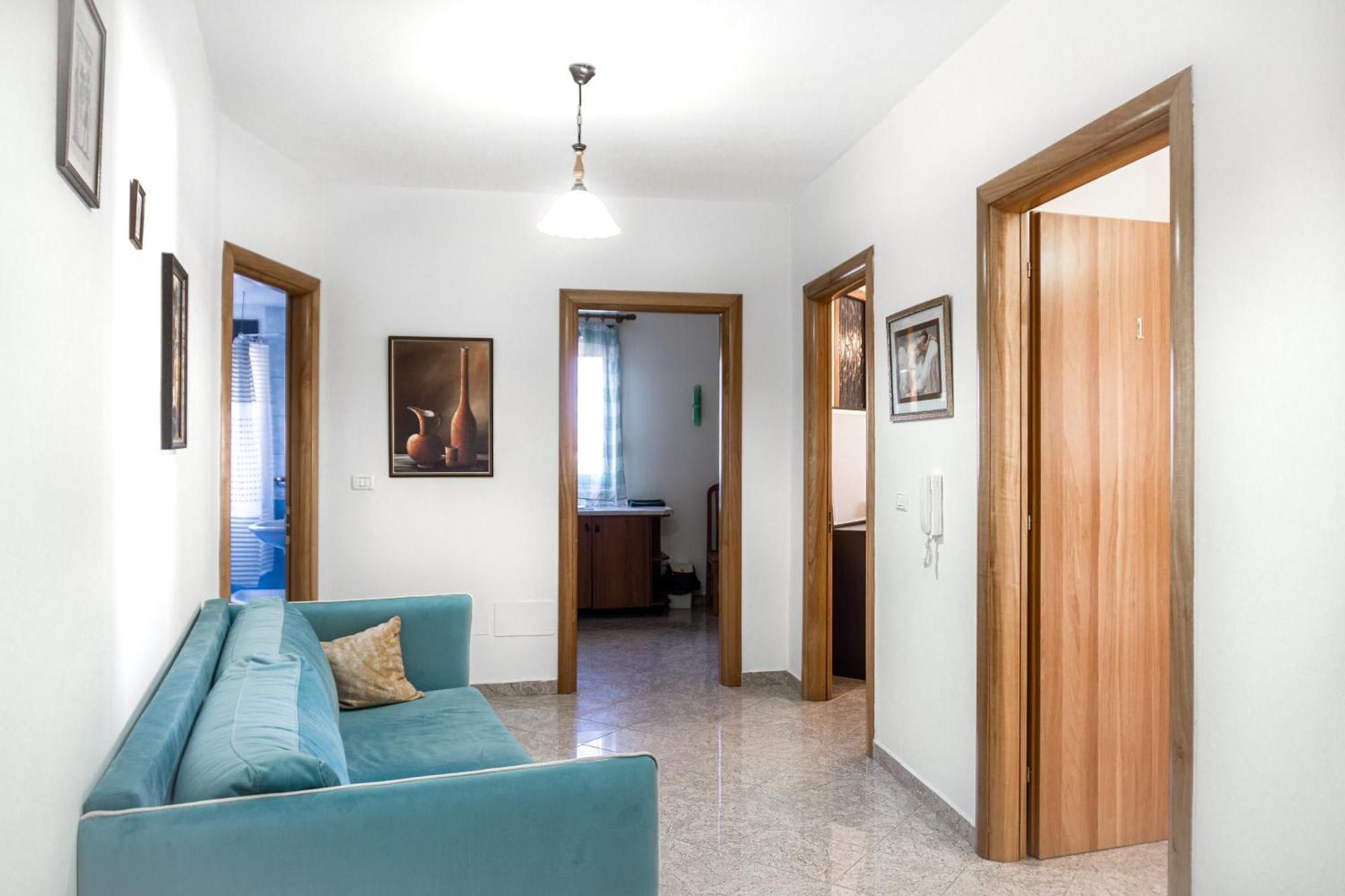 City Center Two Private Bedrooms Near Scanderbeg Square On Shared Apartment Тирана Екстер'єр фото